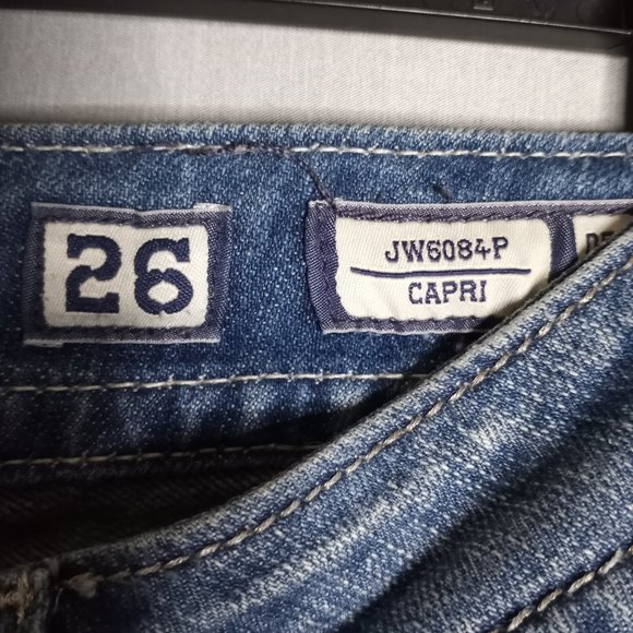 Miss Me Women's Low-Rise Capri Medium Wash Denim Capri Jeans Size 26 - Picture 10 of 10